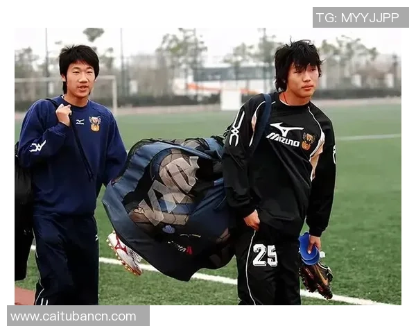 武汉足球队的灵活性揭秘:从战术调整到球员适应的全景分析 武汉足球队的灵活性揭秘:从战术调整到球员适应的全景分析