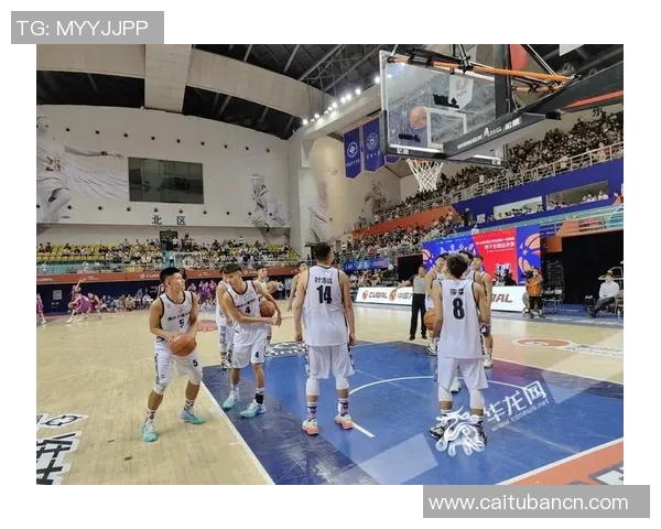 重庆篮球队总决赛特别报道:从默默无闻到辉煌时刻的奋斗历程